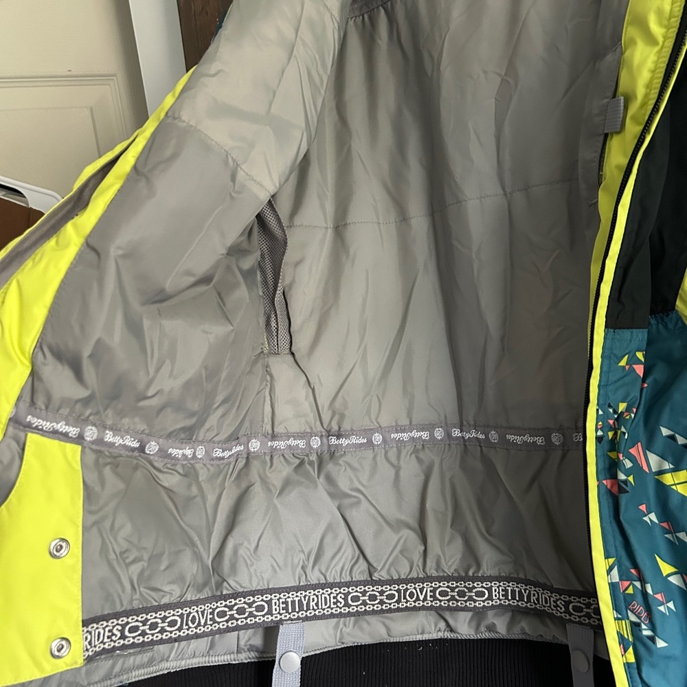 Betty Rides Geometric Ski Jacket - Picture 7 of 9